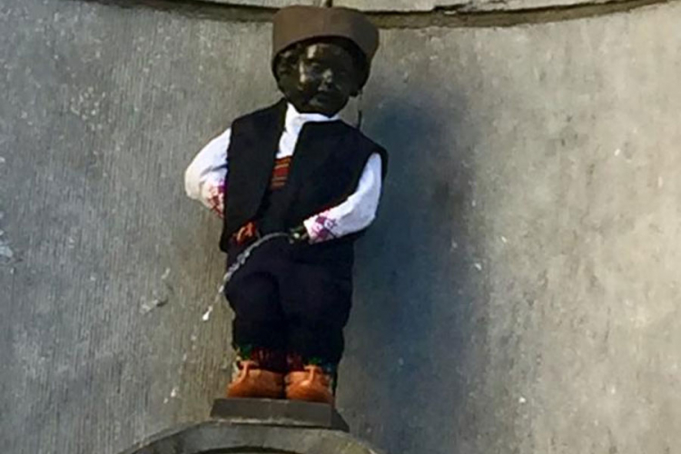 Dan državnosti Srbije u Briselu: "Maneken Pis" u srpskoj nošnji
