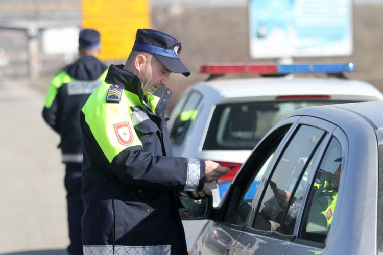 Pješaci gaze propise, vozači poštuju zakon
