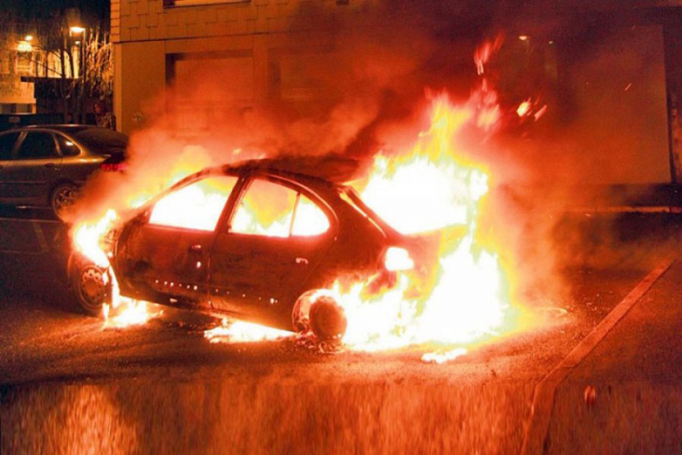 Zapaljen BMW u Sarajevu
