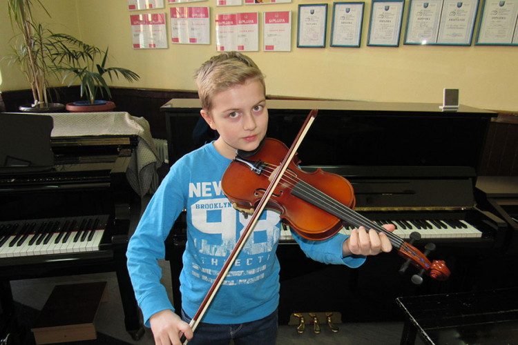 Talentovani violinista Malik Isabegović niže uspjehe