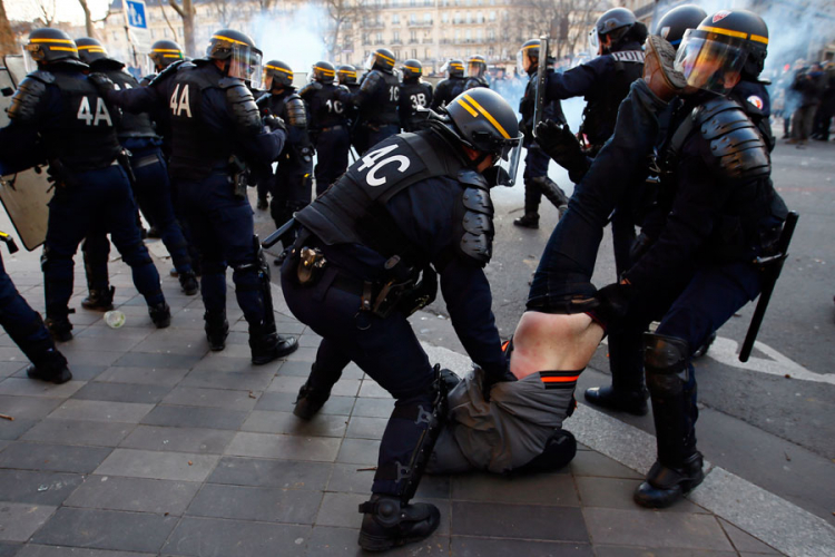 Pariz:Dva policajca povrijeđena u sukobima sa demonstrantima
