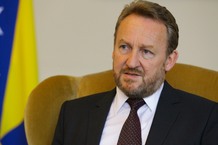Izetbegović: Crnadak zloupotrebljava položaj ministra