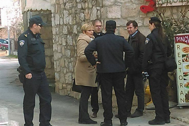 Bivšu Miss Jugoslavije deložiraju iz kuće (FOTO)