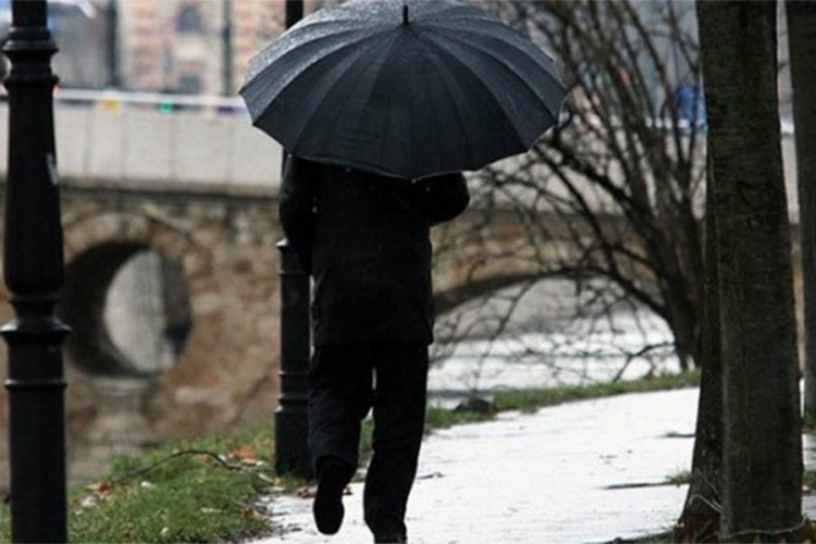 Oblačno vrijeme, ponegdje i padavine