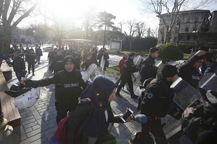 Niz racija u Istanbulu: 35 uhapšeno zbog povezanosti sa ID