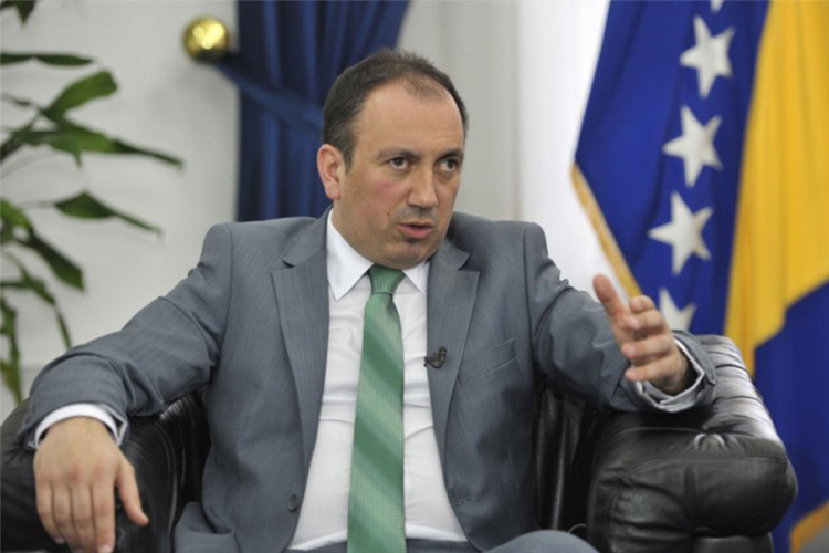 Crnadak: Pismo stiglo u Hag
