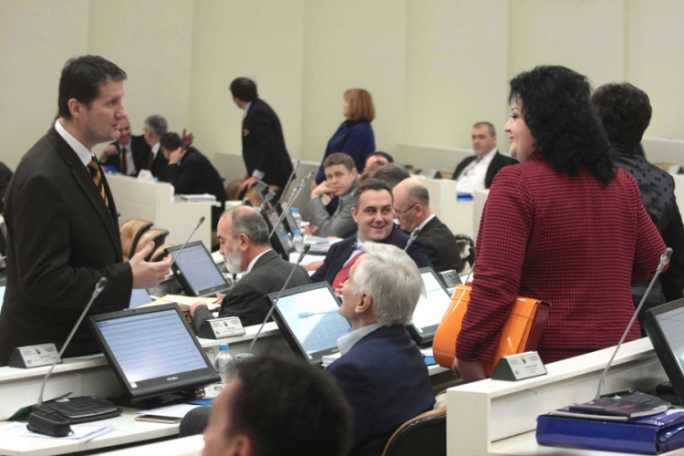 Oborili isti broj zakona koliko su i usvojili