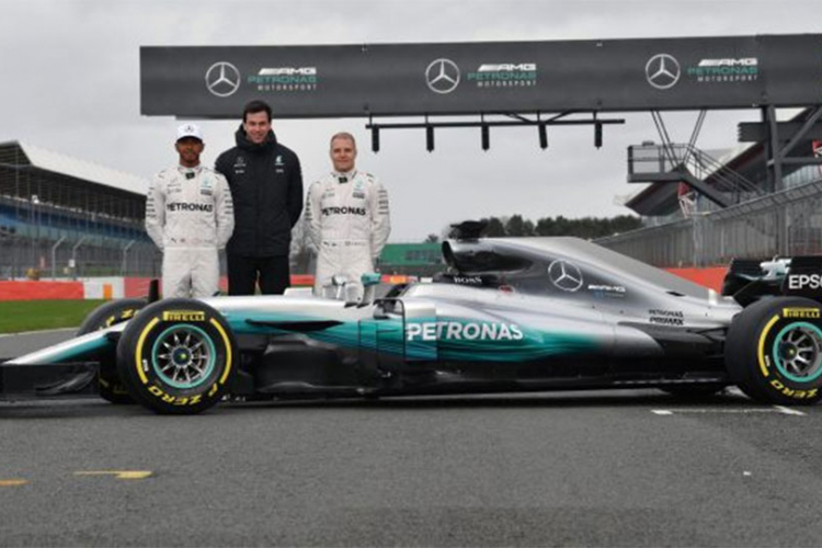 Mercedes predstavio "srebrne strijele"