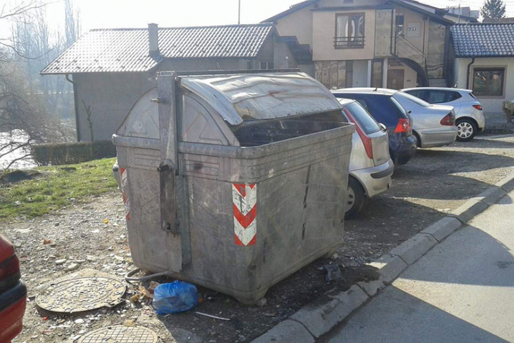 Problem  u Ulici Vase Glušca: Jedan kontejner nedovoljan