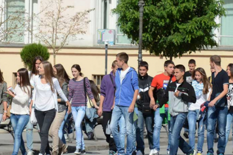 Besplatni rodni listovi za 4.041 đaka