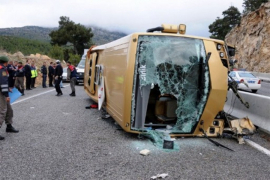 U sudaru kamiona i autobusa poginulo deset osoba
