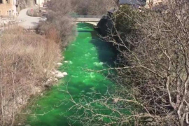 Rijeka u Pirinejima postala jarkozelena (VIDEO)