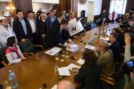 Predati potpisi za kandidaturu Vučića