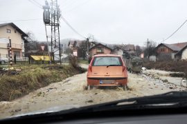 Putevi pod vodom, ugrožene i kuće