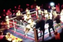 Navijač uletio u ring i izazvao masovnu tuču na kik-boks meču (VIDEO)