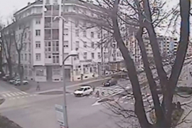 Vozač oborio dvije djevojčice na pješačkom prelazu (VIDEO)