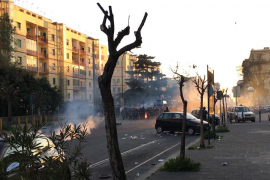 Gori Napulj, sukob policije i demonstranata (VIDEO)