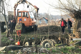 Poginuo starac u prevrtanju traktora