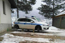 Komandir Granične policije točkove sa službenog vozila namontirao na ...