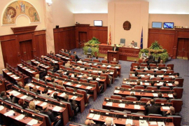 2.000 službenika prima platu, a ne radi