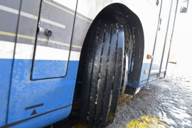 Kamenovani autobusi sa Srbima na KiM-u


