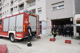 Vatrogasci intervenisali zbog dojave o dimu u zgradi 