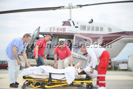 Helikopterom evakuisali teško povrijeđene majku i kćerkicu