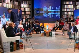 Drama u "Ćirilici": Mladiću u publici pozlilo, Vučić prvi skočio u ...