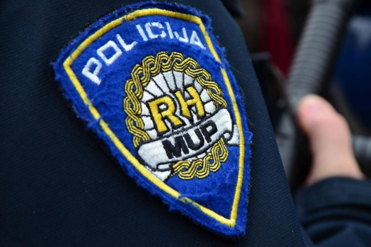 Vukao policajca po putu ukradenim skuterom