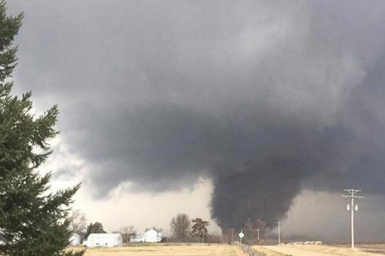 Tornado u SAD ugrožava 45 miliona ljudi (VIDEO)