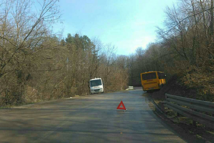 Banjaluka: Dvojica povrijeđena u sudaru autobusa i džete
