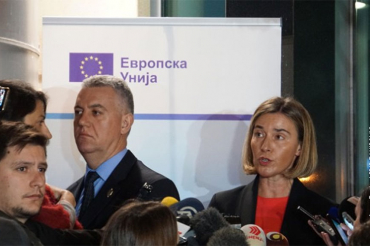 Mogerini: Ivanov da povuče odluku i preda mandat Zaevu