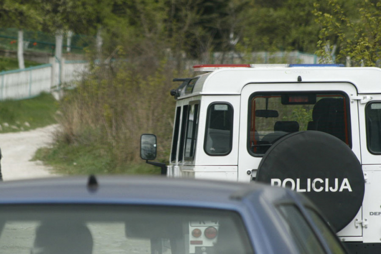 Filmska pljačka banke u Drvaru, ranjen policajac