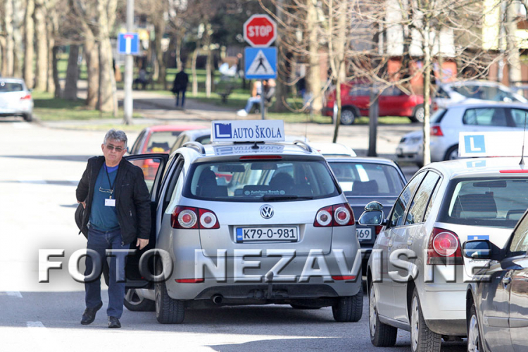 Gase male auto-škole, ispiti poskupljuju?