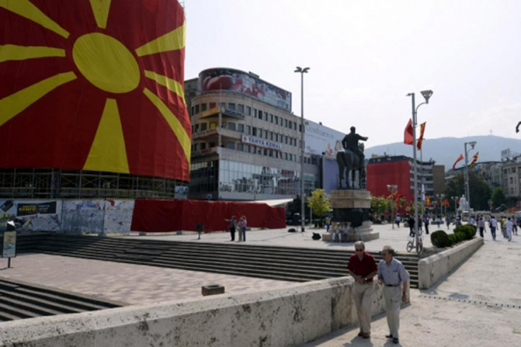 Makedonija: Molotovljevim koktelima na Muzej albanske azbuke