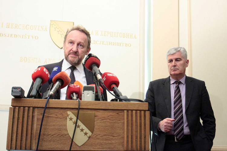 Izetbegović: Raduje me dolazak Vučića u Sarajevo