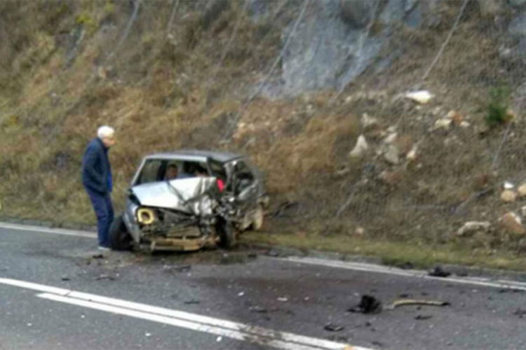 U saobraćajnoj nesreći kod Konjica preminula jedna osoba