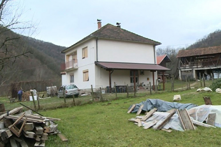 Tri i po godine zatvora za ubistvo supruga