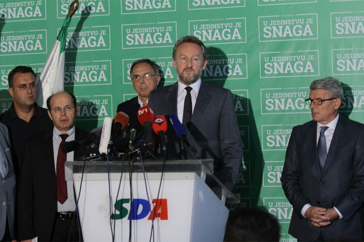 SDA: Prestati zloupotrebljavati pitanje revizije