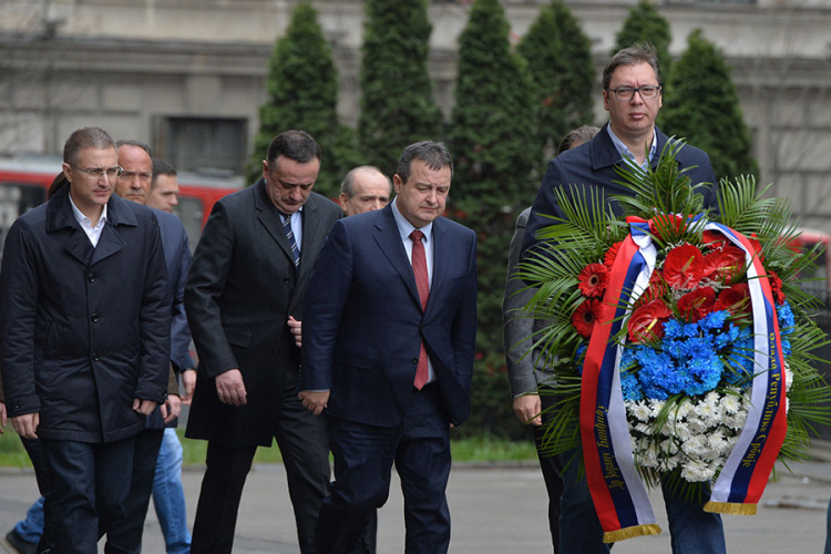 Vučić i članovi Vlade odali poštu Đinđiću