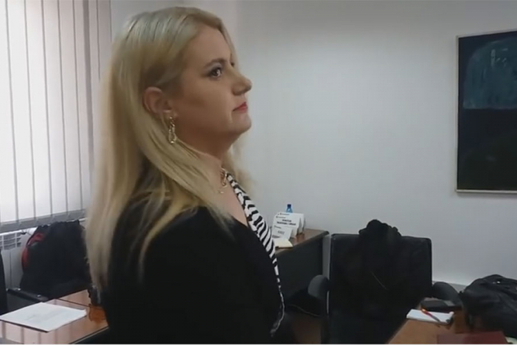 Haos u Tuzli: Profesorica Amela Begić potopila Tuzlanskog premijera (VIDEO)