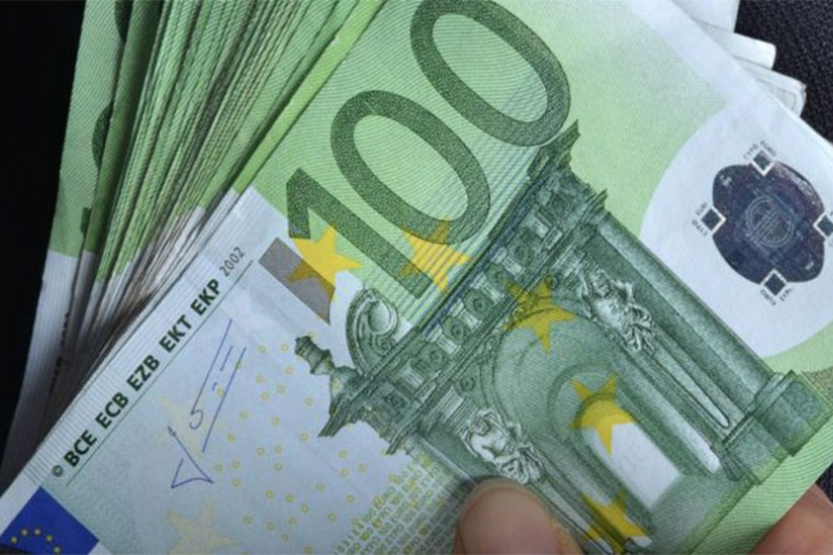 Platio gorivo lažnom novčanicom od 100 evra
