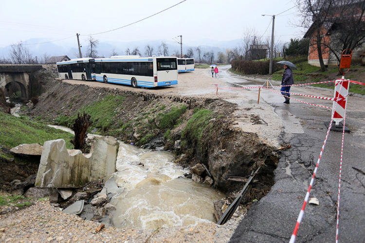 Sanirano oštećenje na glavnoj saobraćajnici