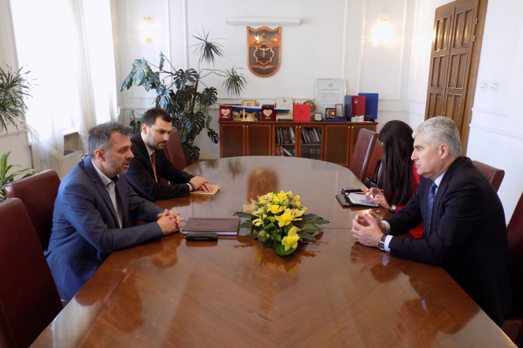Radojičić sa Čovićem: Važno povezivanje gradova u BiH