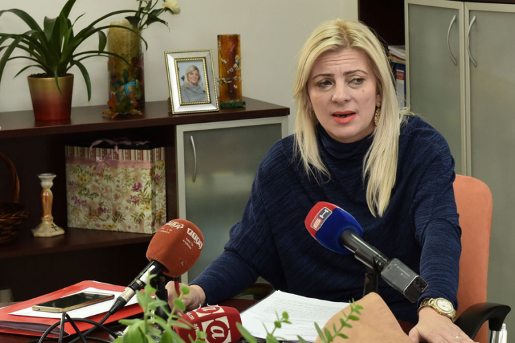 Vera Sladojević demantovala zloupotrebe pri usvajanju maloljetnika