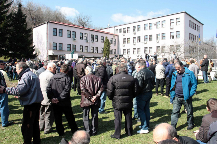 Vojni penzioneri protestovali pred zgradom Vlade FBiH