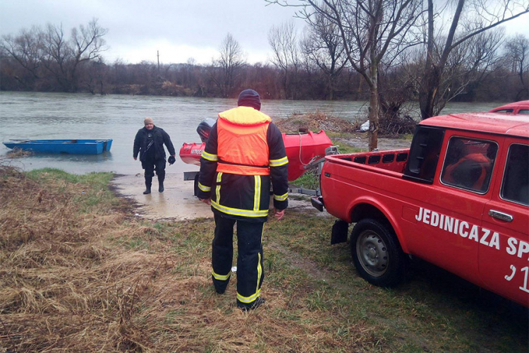 Potraga za djevojkom tokovima Sane, Une i Save