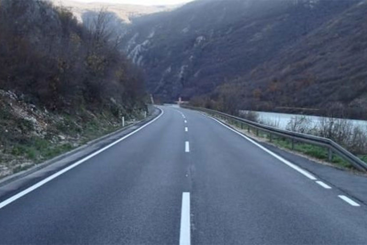 Kolovozi suvi, vidljivost dobra