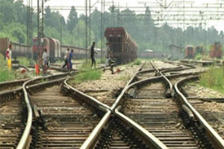 Majka i sin poginuli na železničkoj pruzi kod Kraljeva