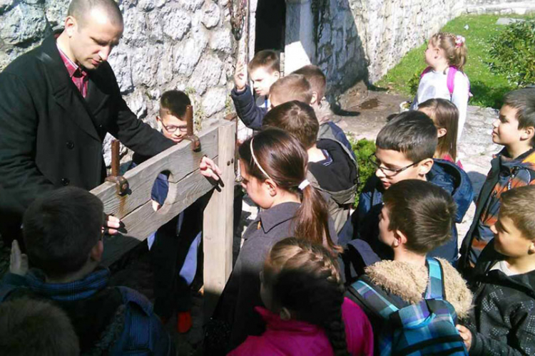 Osnovci obišli znamenitosti grada
